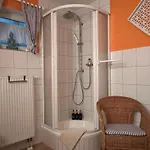 Daire Souterrain-ferienwohnung I 3-4 Pers I Garten & Gemeinschaftspool I Sachsenring *