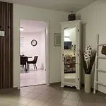 Souterrain-ferienwohnung I 3-4 Pers I Garten & Gemeinschaftspool I Sachsenring