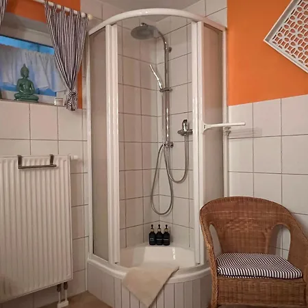 Lejlighed Souterrain-ferienwohnung I 3-4 Pers I Garten & Gemeinschaftspool I Sachsenring *