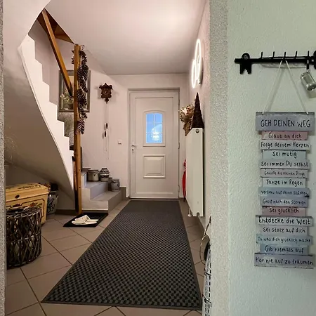 Souterrain-ferienwohnung I 3-4 Pers I Garten & Gemeinschaftspool I Sachsenring شقة هوينشتاين-إرنستال