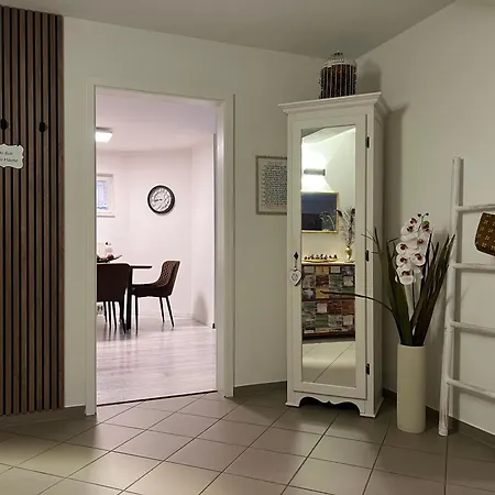 Souterrain-ferienwohnung I 3-4 Pers I Garten & Gemeinschaftspool I Sachsenring