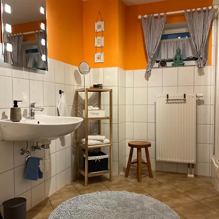 Souterrain-ferienwohnung I 3-4 Pers I Garten & Gemeinschaftspool I Sachsenring Lejlighed *