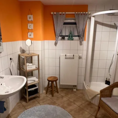Daire Souterrain-ferienwohnung I 3-4 Pers I Garten & Gemeinschaftspool I Sachsenring Hohenstein-Ernstthal