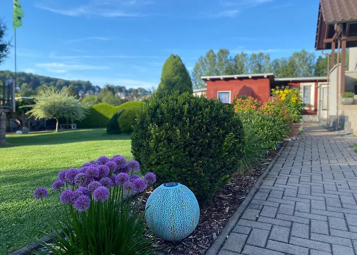 Souterrain-ferienwohnung I 3-4 Pers I Garten & Gemeinschaftspool I Sachsenring Апартаменты *