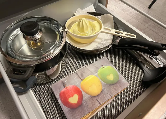 Апартаменты Souterrain-ferienwohnung I 3-4 Pers I Garten & Gemeinschaftspool I Sachsenring Хоэнштайн-Эрнстталь