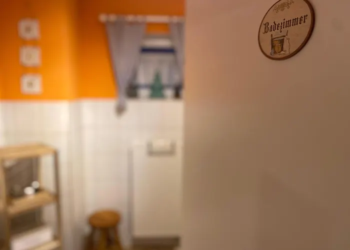 Апартаменты Souterrain-ferienwohnung I 3-4 Pers I Garten & Gemeinschaftspool I Sachsenring *