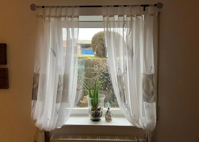 Апартаменты Souterrain-ferienwohnung I 3-4 Pers I Garten & Gemeinschaftspool I Sachsenring *